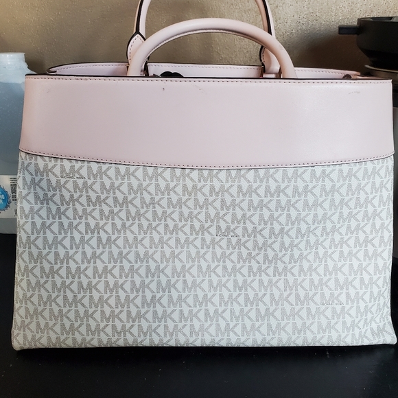 Michael Kors pink handbag - Picture 3 of 7